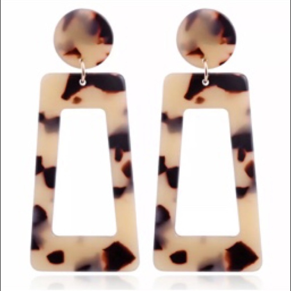 Geometric Resin Statement earring - Picture 3 of 4